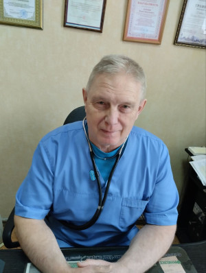 Заведующий кардиологическим отделением Деренко Игорь Николаевич